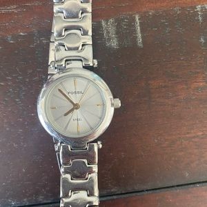 Women’s fossil watch, silver, works just needs new battery